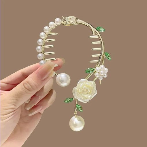 گیره گوجه‌ای رز سفید